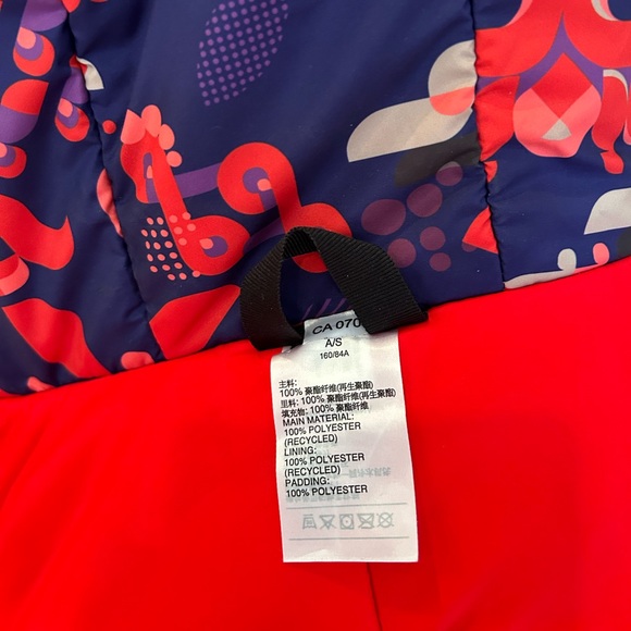 Women’s Adidas hooded puffer jacket. - Picture 4 of 4